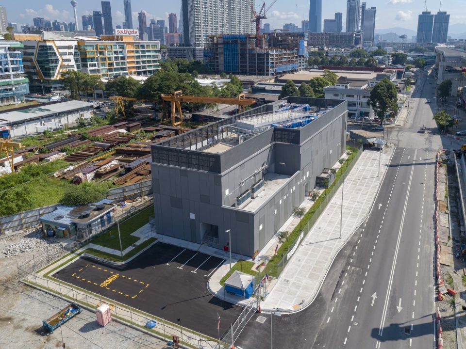 Pandangan udara struktur Syaf Penyelenggaraan 3 telah siap termasuk kerja-kerja luaran, jalan, saliran dan landskap.