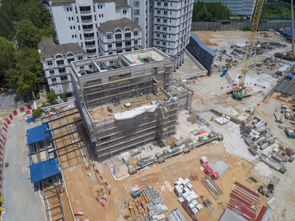 Pandangan udara Pintu Masuk B Stesen MRT Conlay terletak di Jalan Conlay.