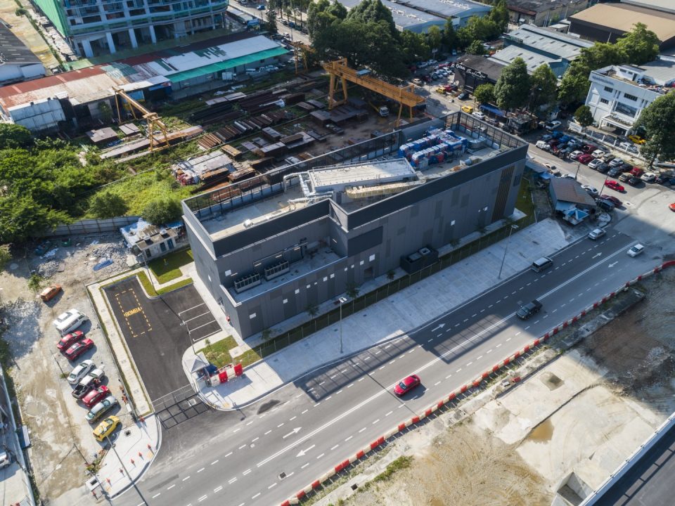 Kerja-kerja sivil luaran, landskap dan pembinaan saliran dalaman sedang dijalankan di Syaf Penyelenggaraan 3 sepanjang Jalan Chan Sow Lin.