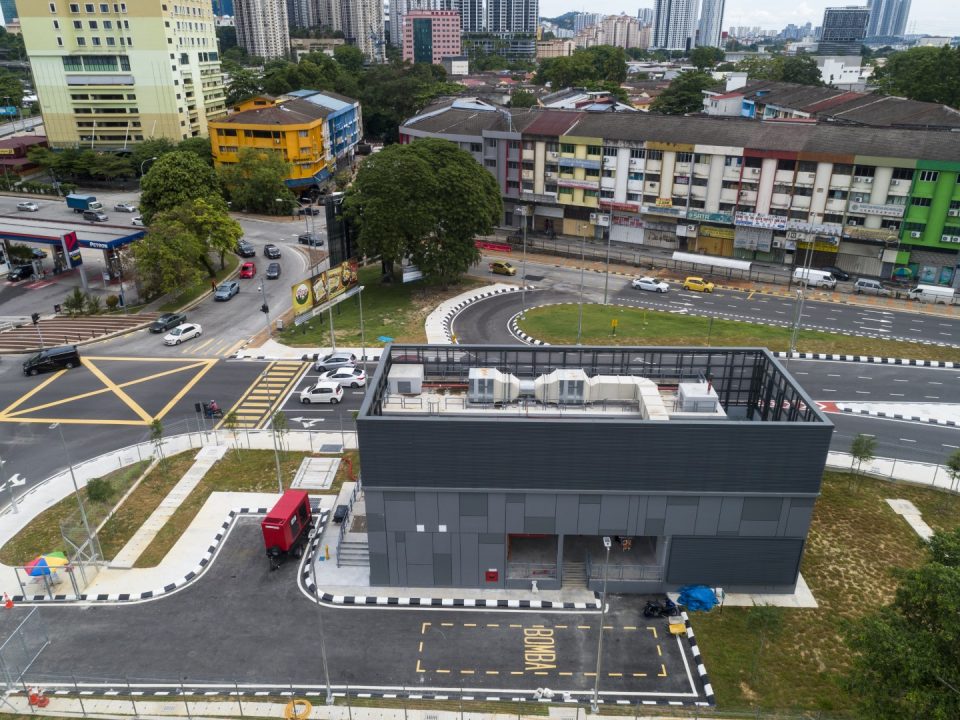 Pandangan keseluruhan Syaf Kecemasan 1 yang telah siap, di sepanjang Jalan Sultan Azlan Shah.