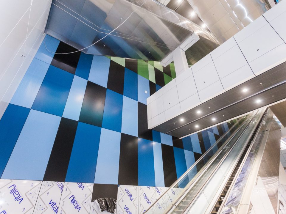 Kemasan seni bina untuk aras platform bawah Stesen MRT Ampang Park.