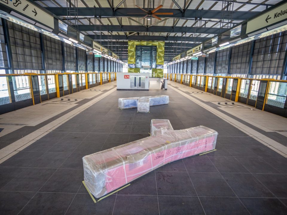 Pandangan bangku platform di Stesen MRT Cyberjaya Utara.