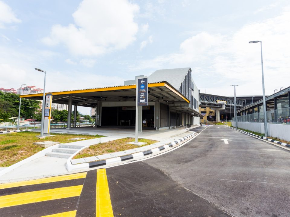 Pandangan kerja-kerja luaran yang telah siap.di Pintu Masuk B Stesen MRT Kentonmen.