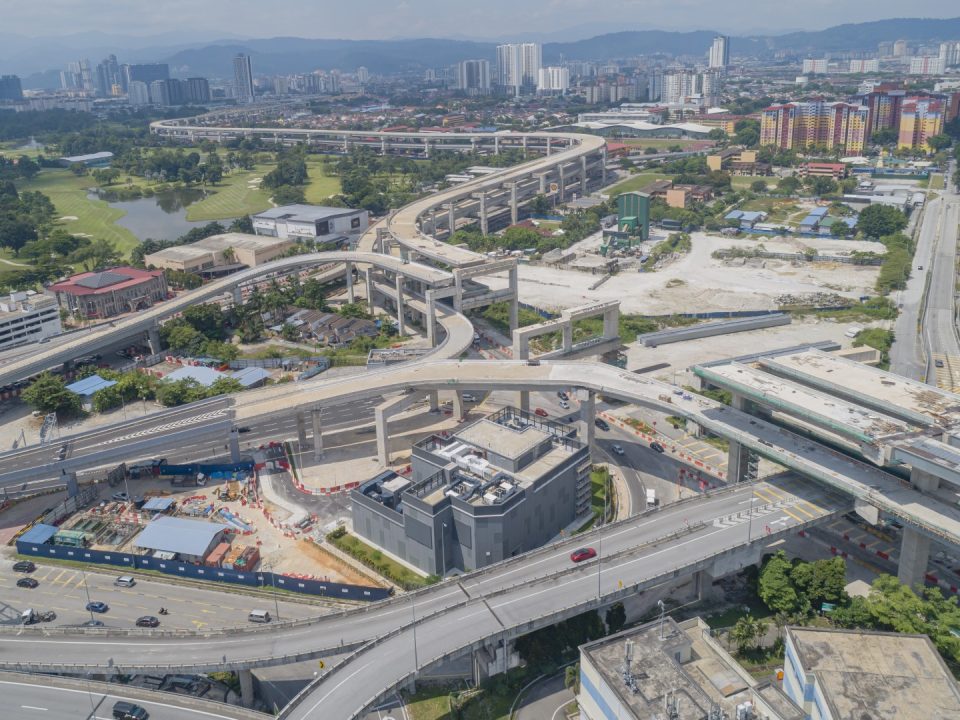 Pandangan udara Syaf Penyelenggaraan 2, Kampung Pandan, di mana semua kerja-kerja luaran telah siap dan sedia bagi pemeriksaan DBKL.
