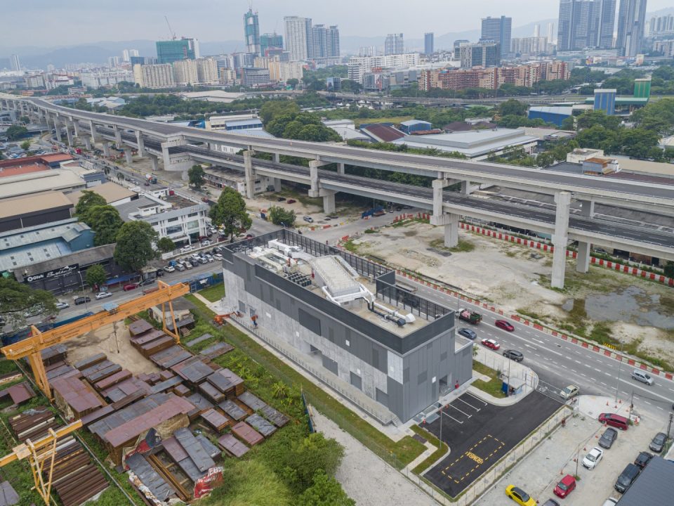 Pandangan kerja-kerja luaran bangunan Syaf Penyelenggaraan 3 telah siap dengan kerja-kerja landskap pada 99%.