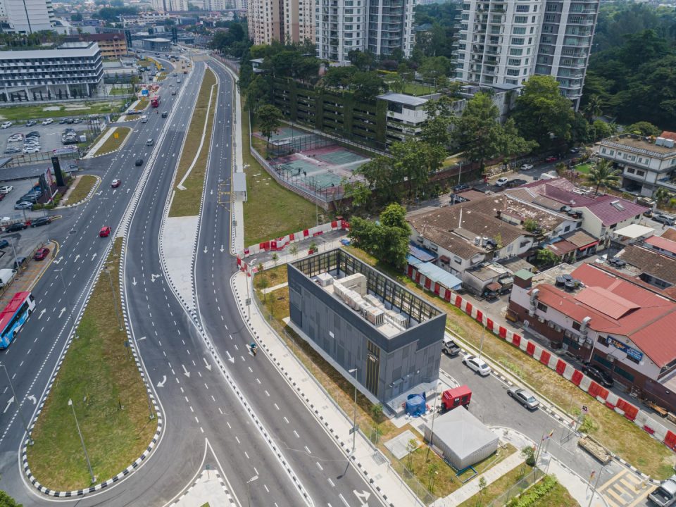 Pandangan keseluruhan Syaf Kecemasan 1, di sepanjang Jalan Sultan Azlan Shah.