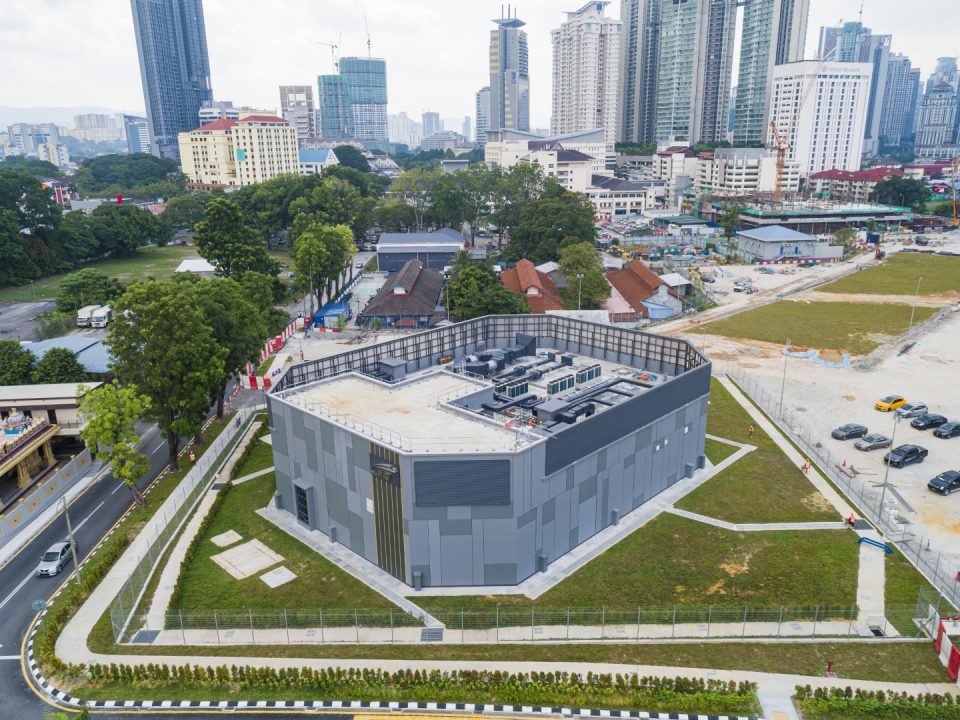 Pandangan kerja-kerja landskap, jalan dan saliran yang telah siap di Syaf Penyelenggaraan 1
