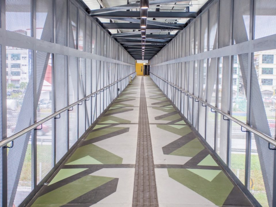 Jejantas pejalan kaki di Stesen MRT Serdang Raya Selatan.