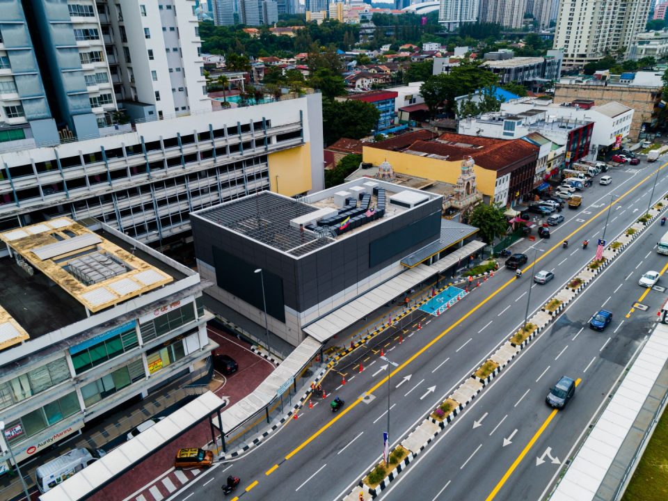 Pandangan Pintu Masuk B Stesen MRT Sentul Barat di sepanjang Jalan Sultan Azlan Shah.