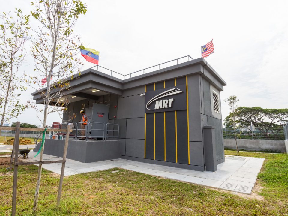Kerja-kerja pengukuhan bagi Pemeriksaan Cermat Akhir di Portal Selatan.