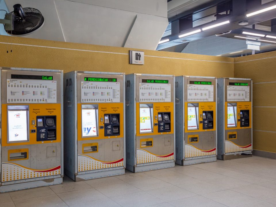 Pengujian sistem mesin tiket layan diri sedang dijalankan di Stesen MRT Kuchai.