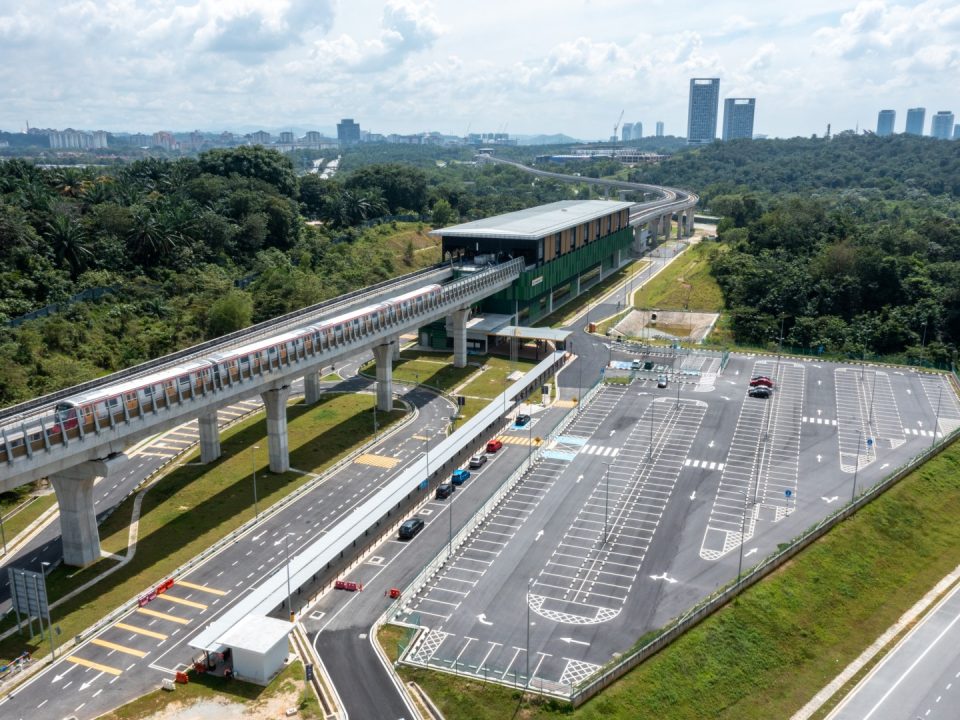 Gambaran keseluruhan tempat letak kereta atas tanah untuk Stesen MRT Cyberjaya Utara.
