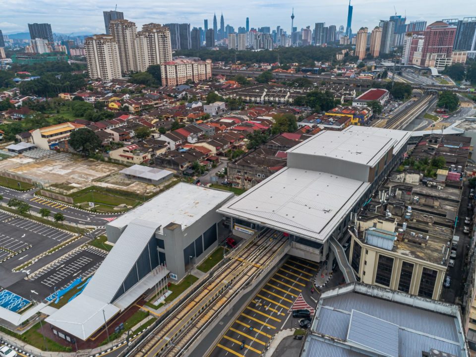 Gambaran keseluruhan stesen dan penyiapan kerja-kerja luaran di Stesen MRT Kentonmen.