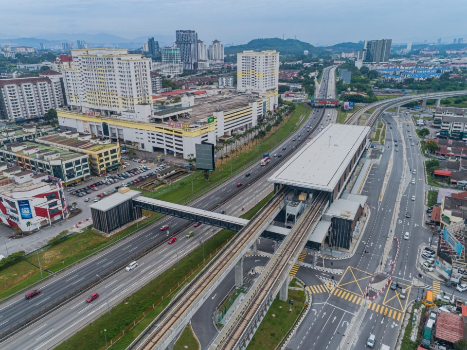 Gambaran keseluruhan stesen dan penyiapan kerja-kerja luaran di Stesen MRT Serdang Raya Selatan.