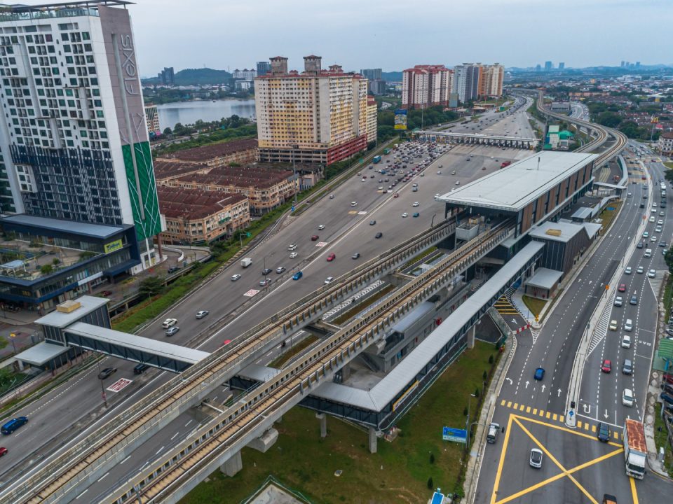 Gambaran keseluruhan stesen dan penyiapan kerja-kerja luaran di Stesen MRT Serdang Raya Utara.
