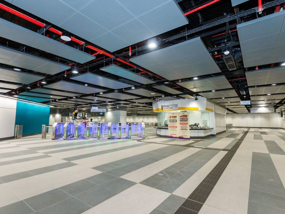 Pandangan aras ruang legar Stesen MRT Titiwangsa.