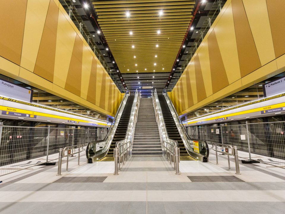 Kerja-kerja telah siap di aras platform Stesen MRT Raja Uda.