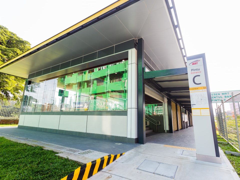Pandangan Pintu Masuk C Stesen MRT Sentul Barat dari aras tanah.