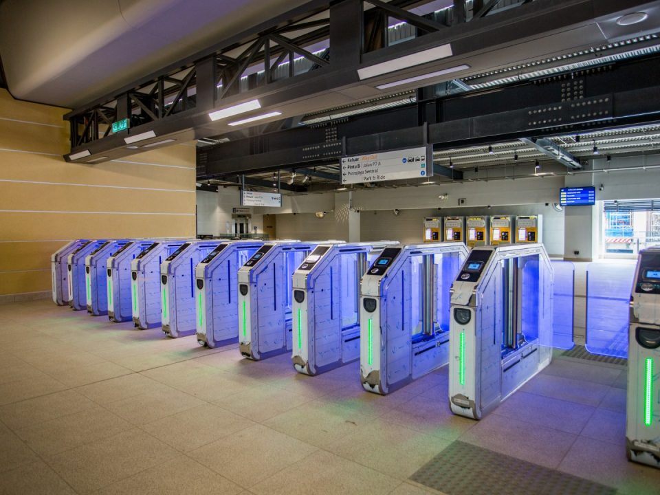 Pengujian dan pentauliahan sistem pintu Kutipan Tambang Automatik sedang dijalankan di Stesen MRT Putrajaya Sentral.